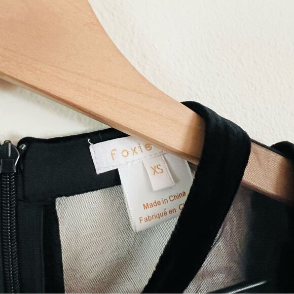 Foxiedox women's Black Mesh Neck Line Blouse Top XS - Picture 8 of 9